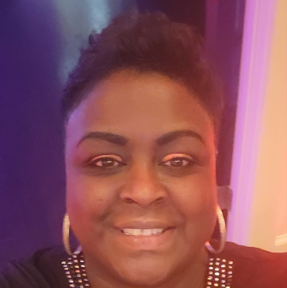 Meet your Posher, Rebecca - Picture 2 of 4